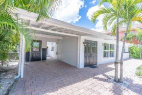 Naples Oasis - Minutes to 5th Avenue and the Beach